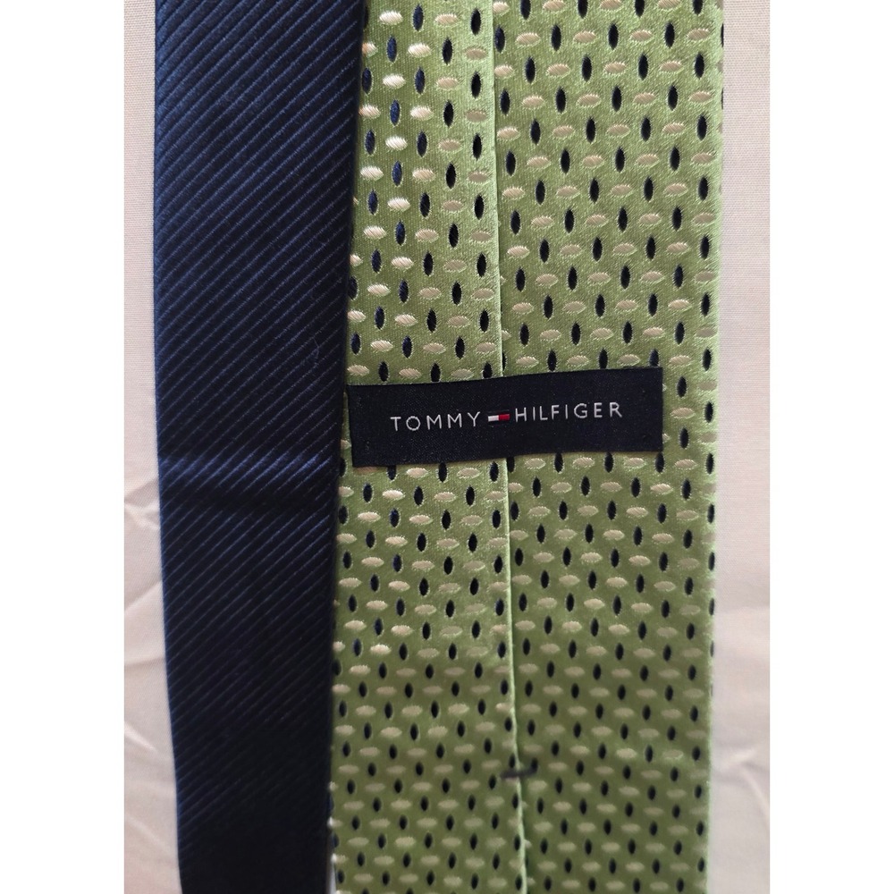 Tommy Hilfiger Mens Silk Necktie Green Geometric Pattern Made in USA - Picture 4 of 5